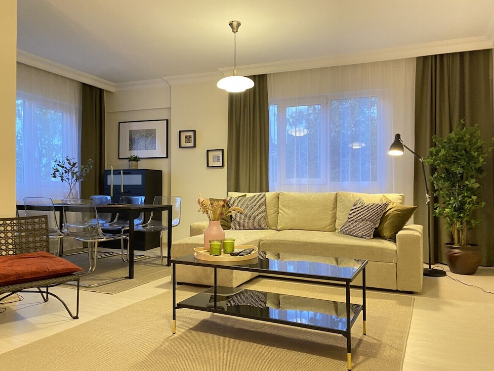 Apartment photo 2