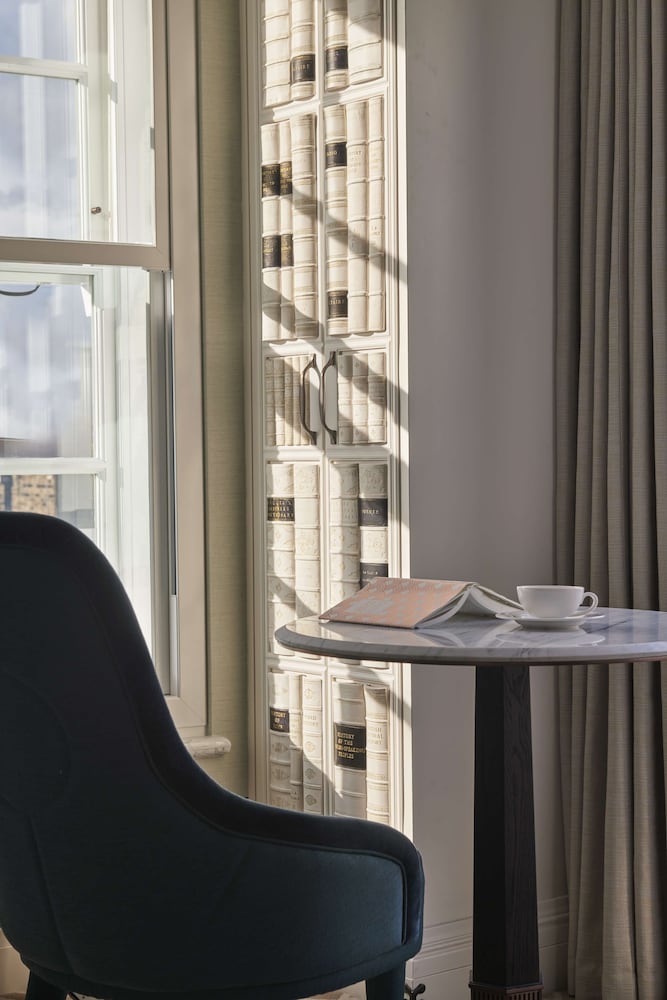 Suite, 1 King Bed (Koestler Suite) thumbnail 5