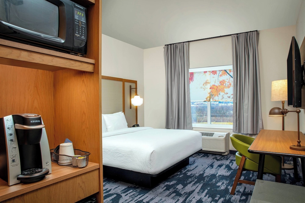 Room, 1 King Bed (Hearing Accessible) - Photo 1