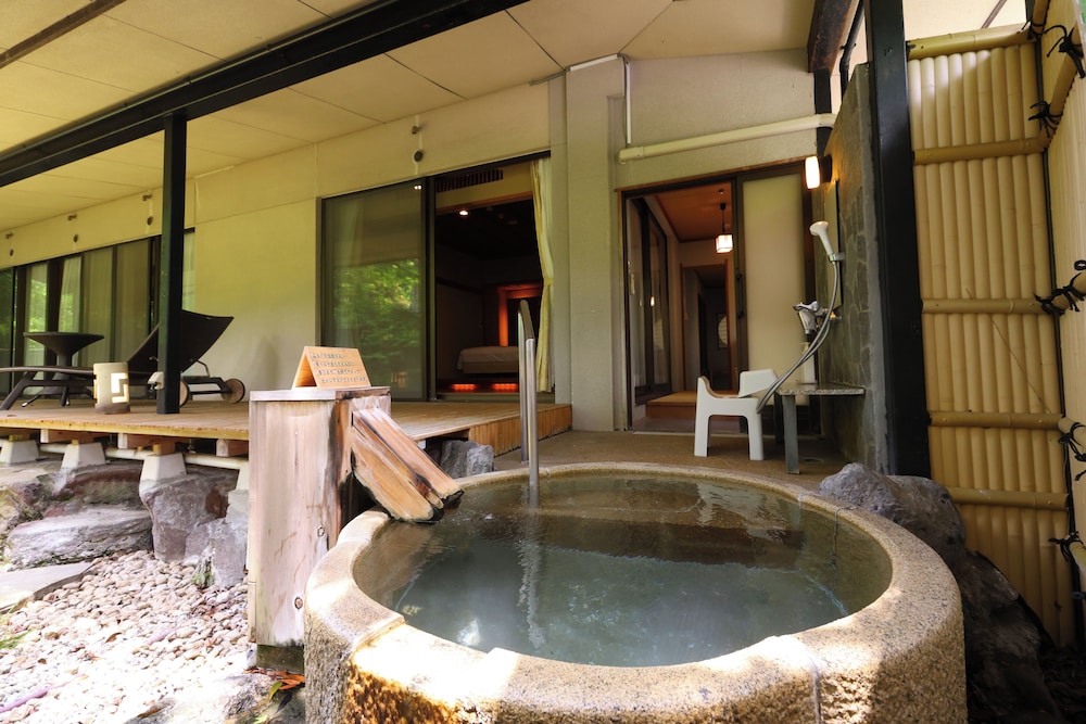 Special Japanese-Western-Style Room With Open-Air Bath(13Tatami+Bedroom/100SQM),Non-Smoking - Photo 3