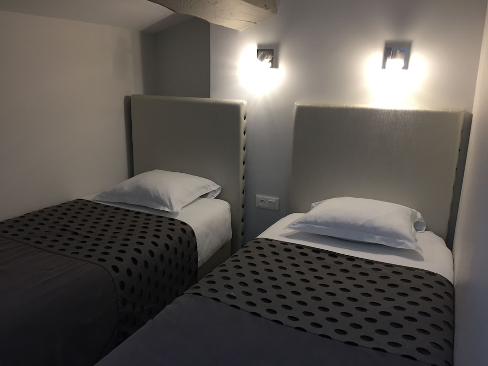Quadruple Room - Photo 3