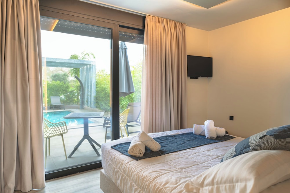 Family Apartment, Multiple Bedrooms (Kourouta Luxury Suites with Pool nr2)