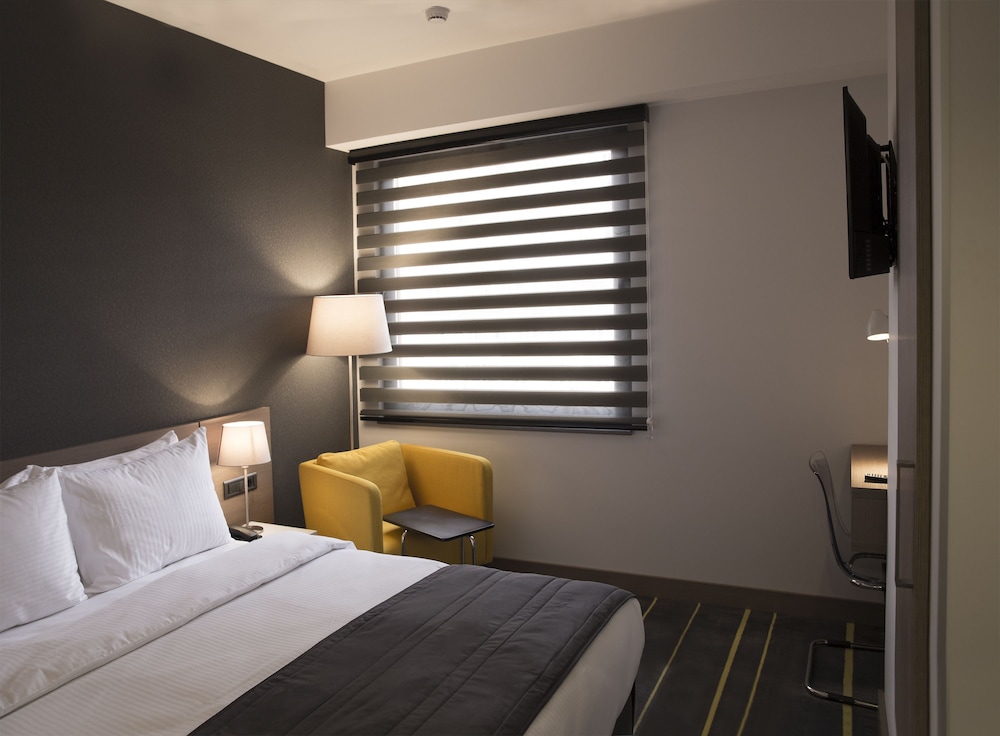 Economy Room, 1 Queen Bed photo 1