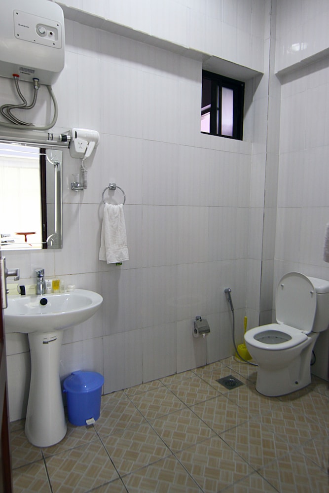 Standard Room, 1 King Bed, Private Bathroom, City View photo 2