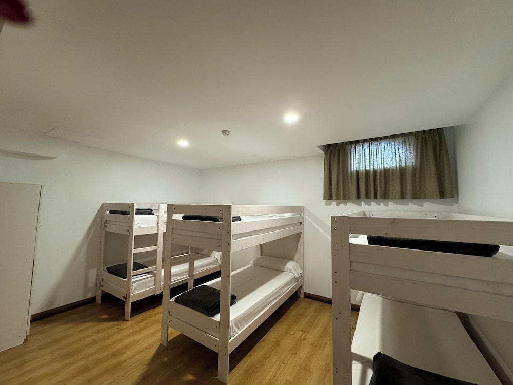 Habitación Básica, Dormitorio Mixto (1 cama en una habitación compartida por varias personas)