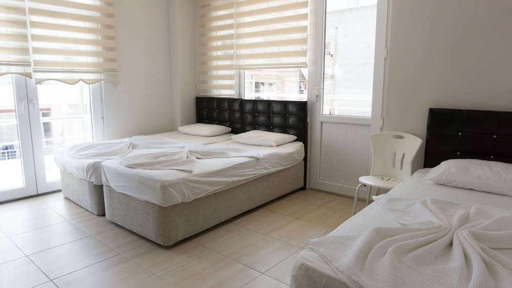 Basic Triple Room photo 1