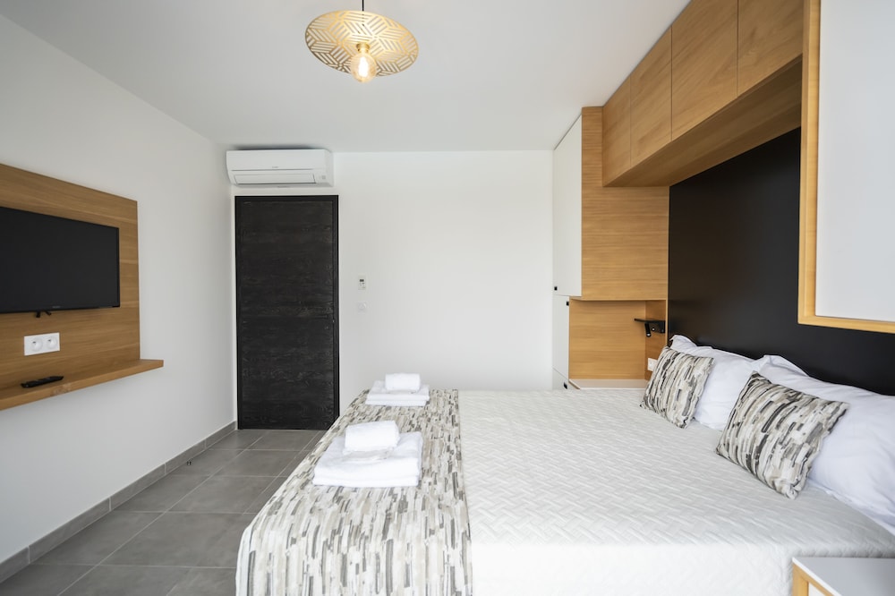 Apartment, 1 Bedroom, Non Smoking, Pool View photo 1
