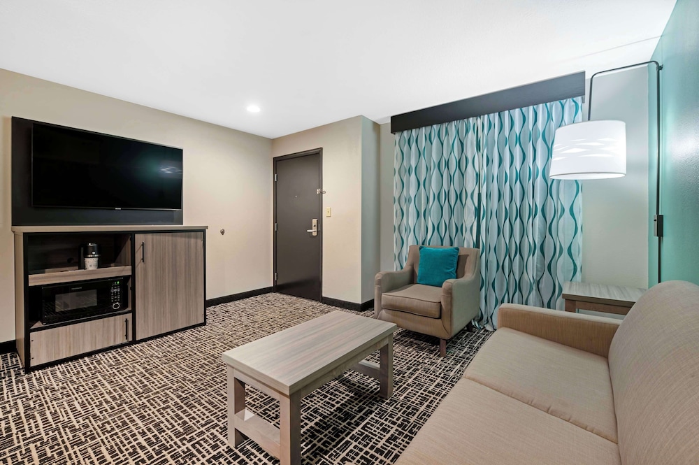 Suite, 1 King Bed, Non Smoking (with Sofabed) - Photo 1