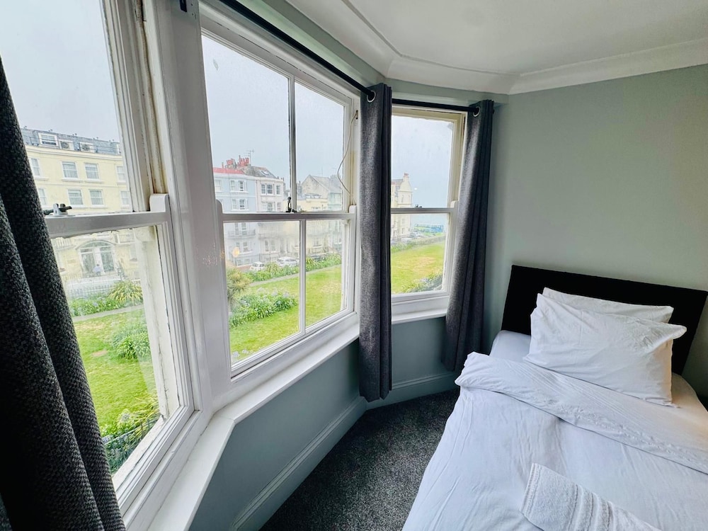 Standard Twin Room, Ensuite, Garden View