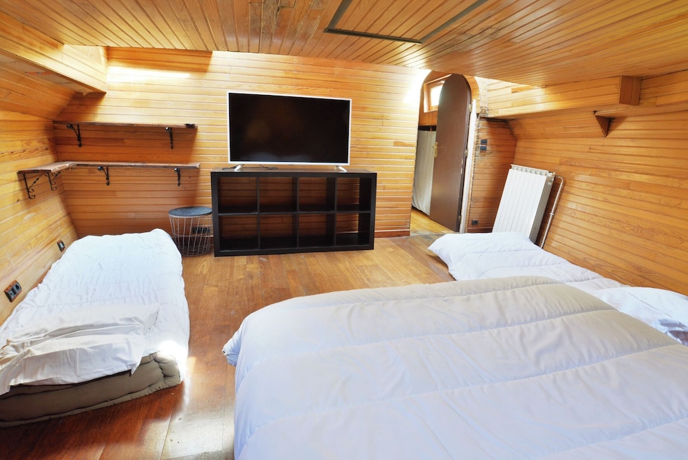 Family Room, River View photo 1