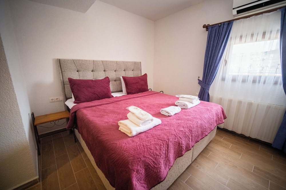 Standard Double Room - Photo 9