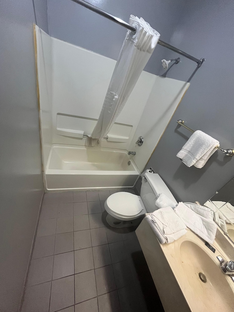 Deluxe Room, 1 King Bed with Sofa bed, Jetted Tub (King Room with Jacuzzi) photo 3
