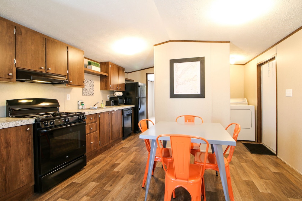 Basic Mobile Home, 3 Bedrooms, Non Smoking photo 2
