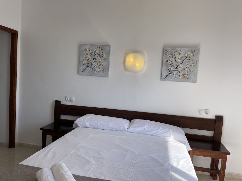 Single Room, Balcony, City View photo 3