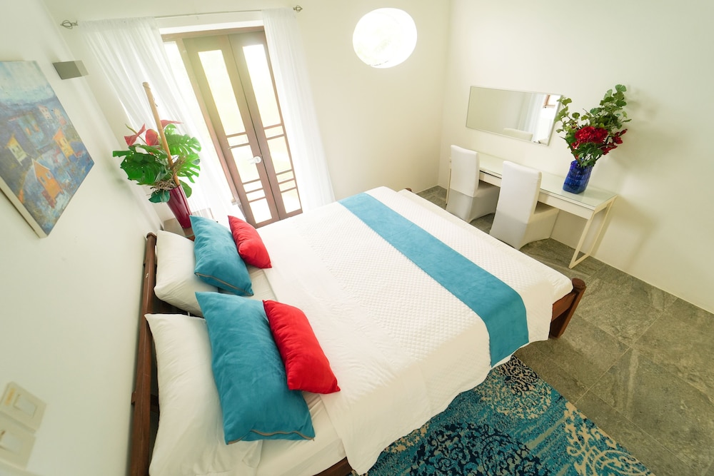 Premium Room, 1 King Bed, Balcony, Ocean View photo 1