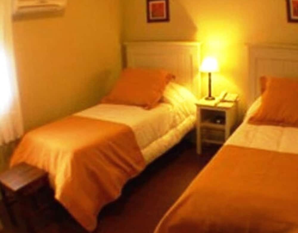 Standard Room, 2 Twin Beds photo 2