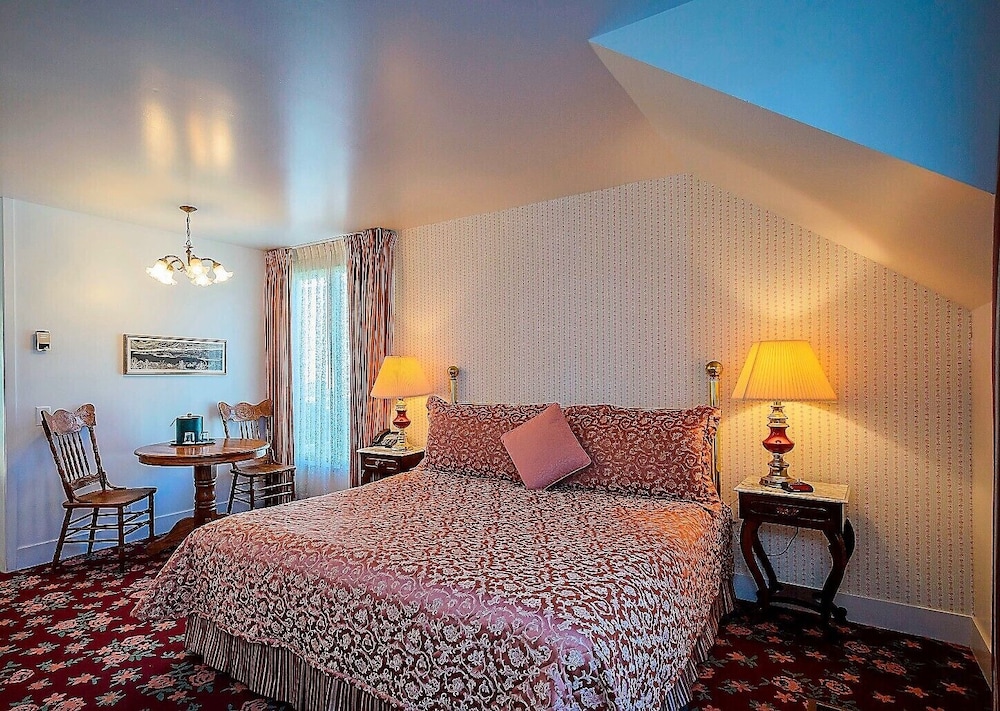 Deluxe Room, 1 King Bed, Garden View, Garden Area (Deluxe Garden View)