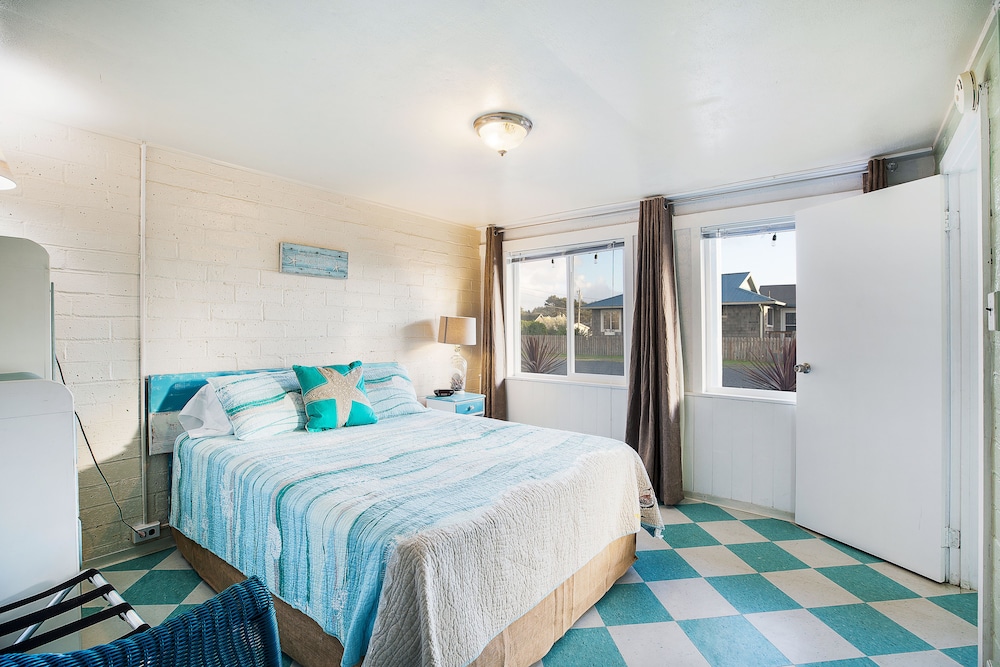 Comfort Condo, 2 Bedrooms, Partial Ocean View, Sea Facing photo 1
