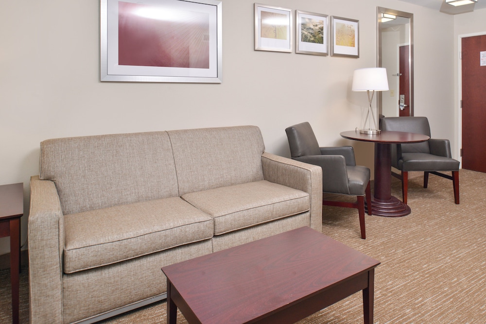 Suite, Multiple Beds - Photo 1