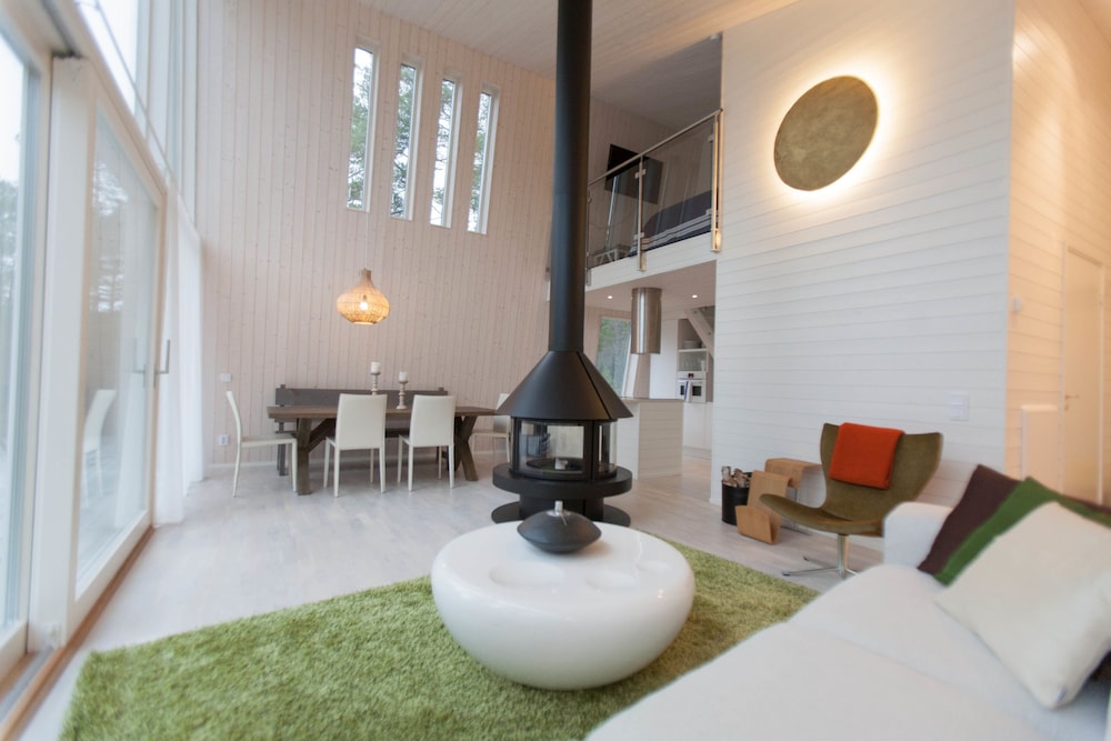 Luxury Chalet, 2 Bedrooms, Jetted Tub, Partial Sea View