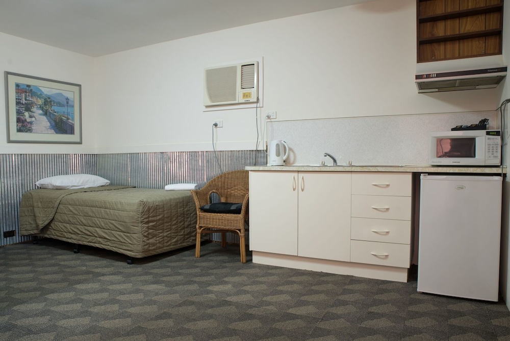Standard Studio, Non Smoking, Kitchenette (Studio Style B) photo 2