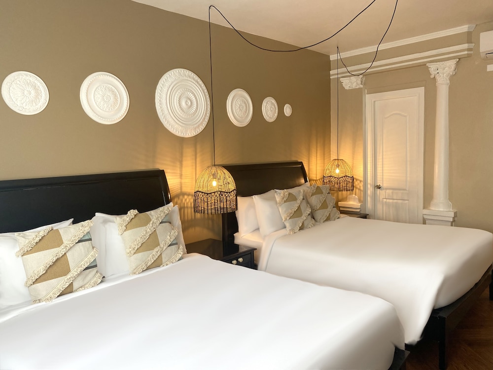 Deluxe Quadruple Room, 2 Queen Beds, Non Smoking photo 1