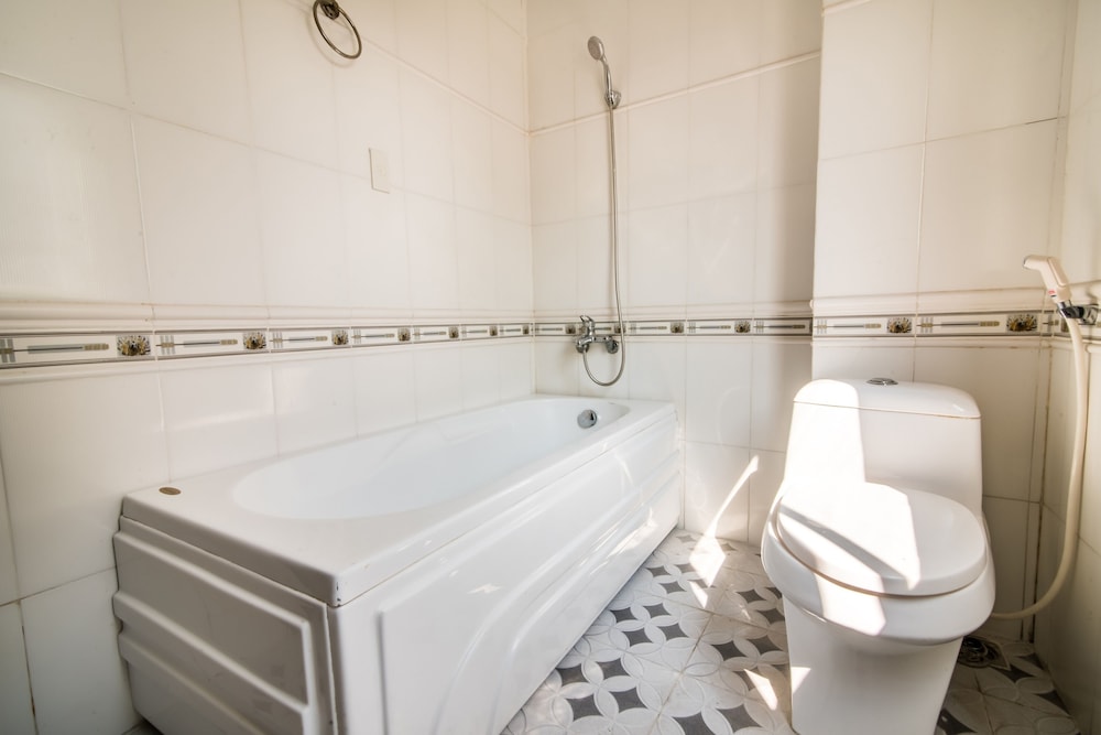 Standard Twin Room, City View - Photo 6
