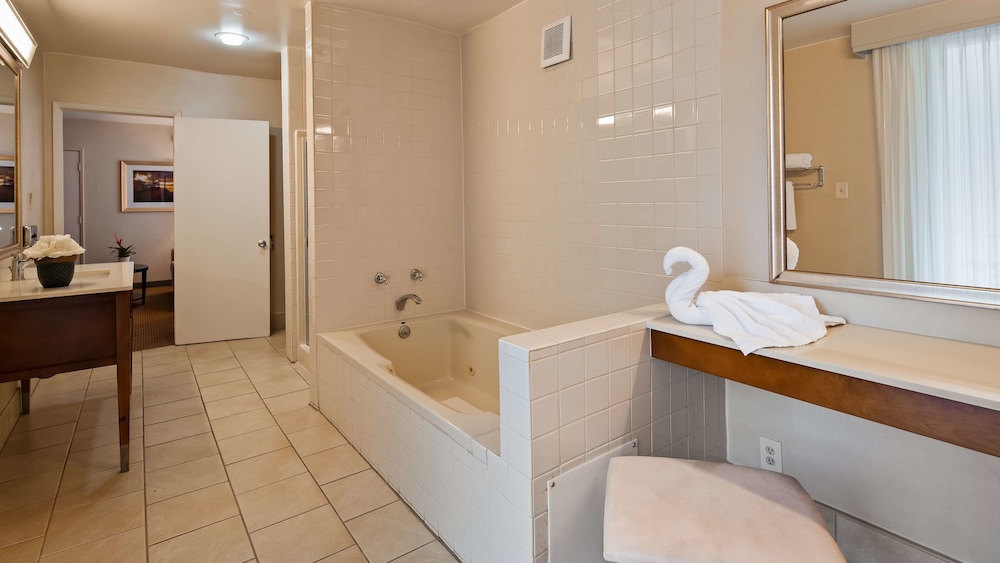 Suite, 1 Queen Bed, Non Smoking, Jetted Tub (with Sofabed)