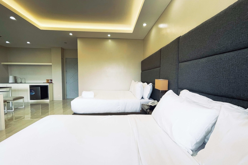 Suite Room - Photo 10