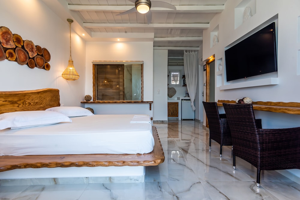 Deluxe Double Room, Sea Facing - Photo 8