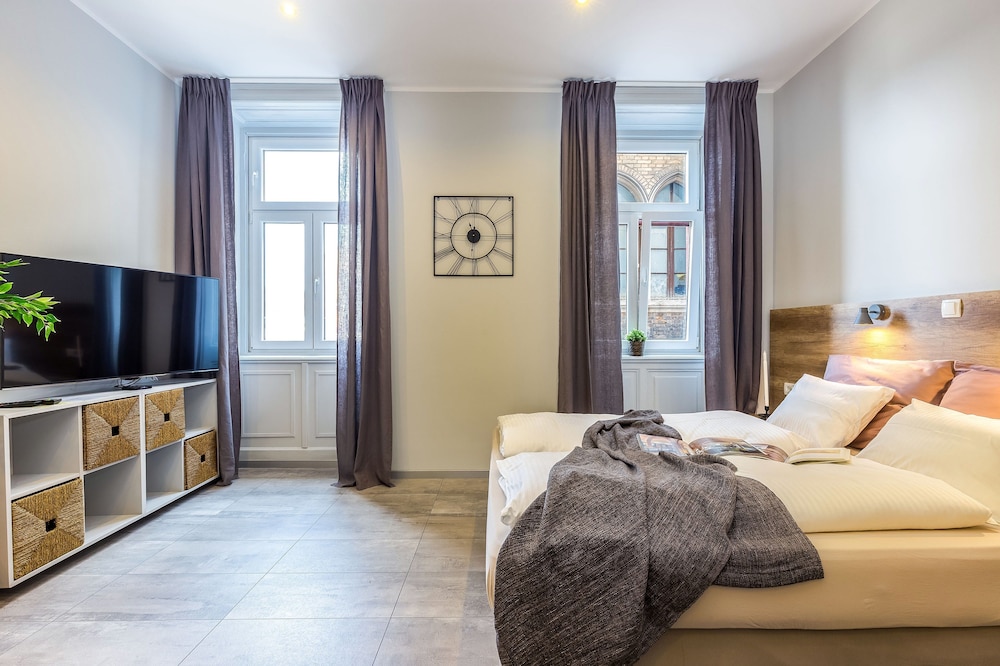 Deluxe Apartment, 1 Double Bed with Sofa bed (1) photo 2