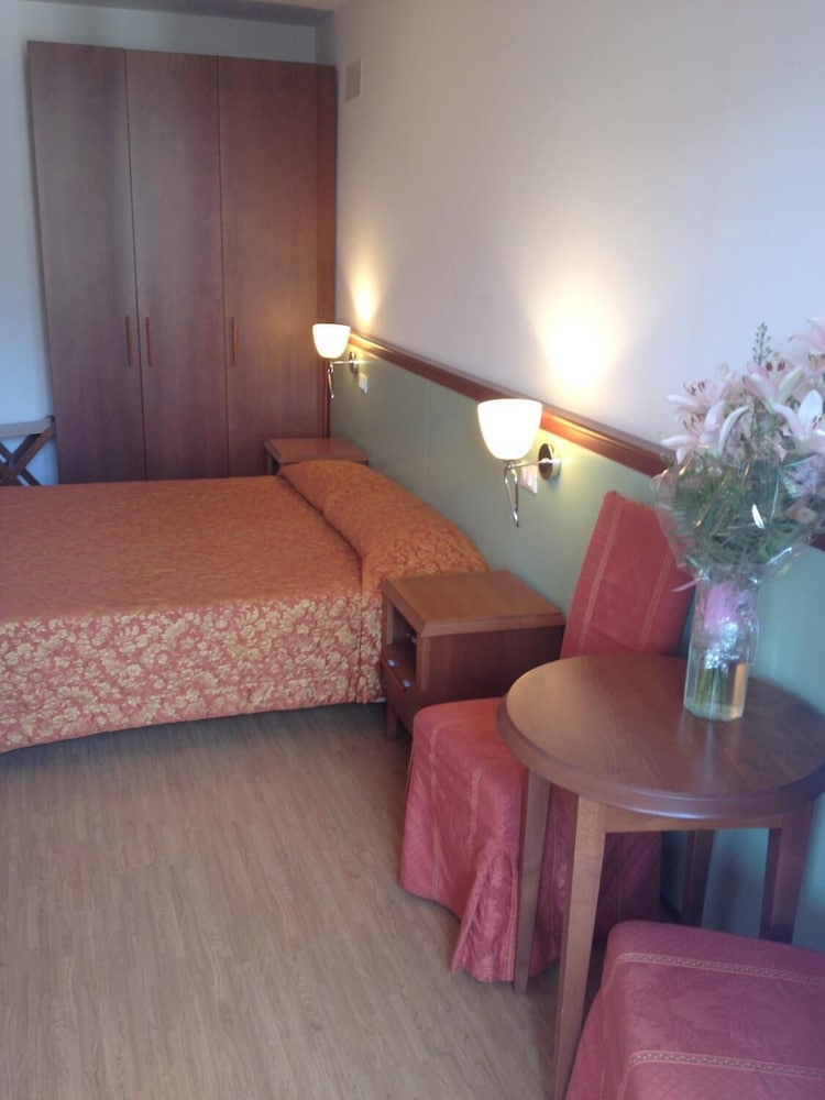 Double Room - Photo 7