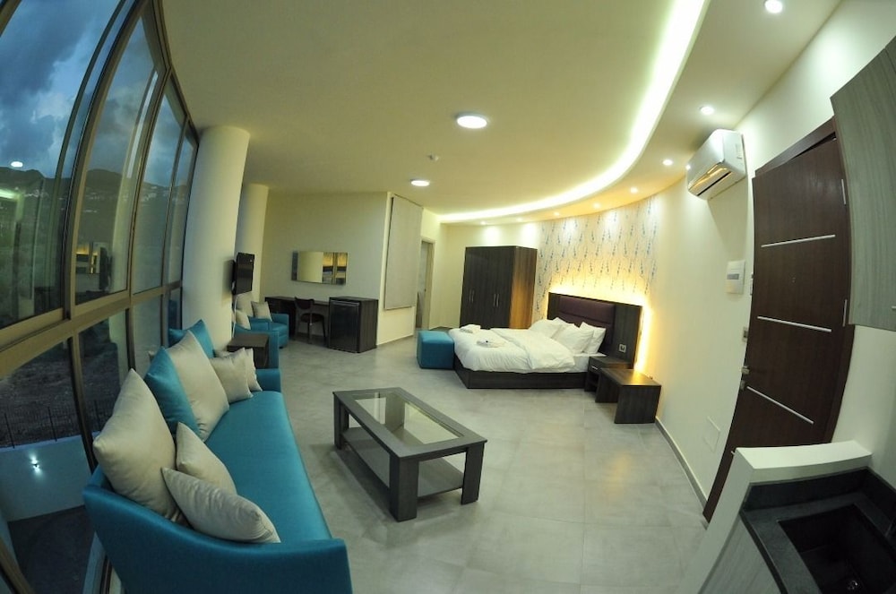 Executive Suite, 1 Bedroom, Kitchenette, Mountain View photo 2