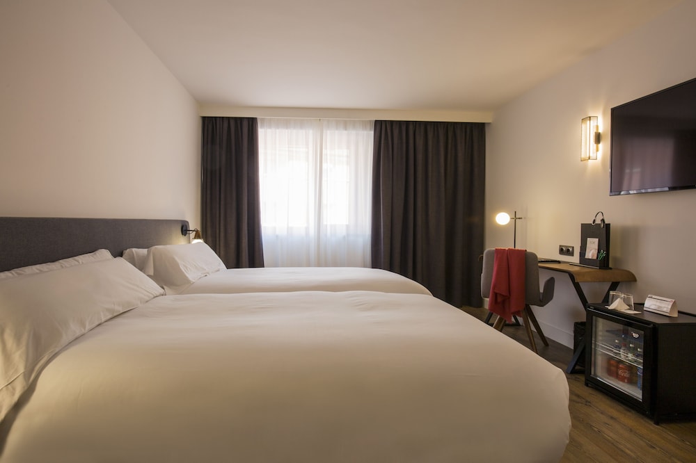 Double or Twin Room, Courtyard View (2 adults + 1 child) photo 2