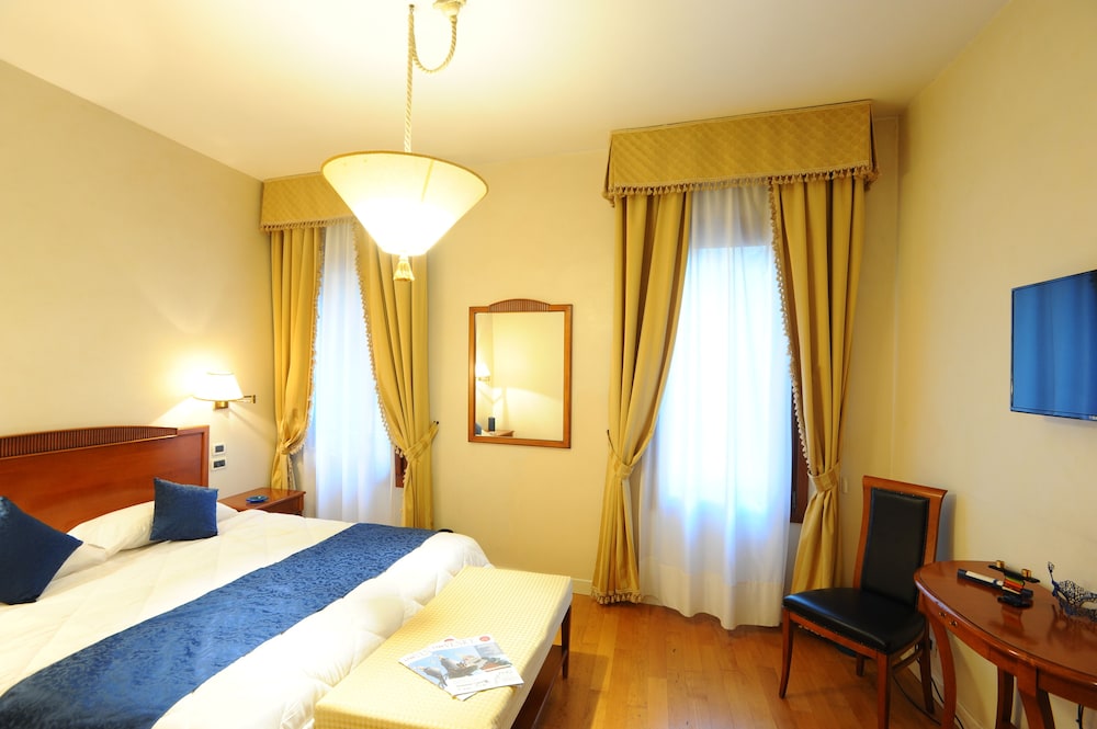 Superior Double or Twin Room photo 2