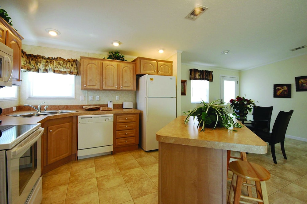 Mobile Home, 2 Bedrooms, Kitchen photo 2