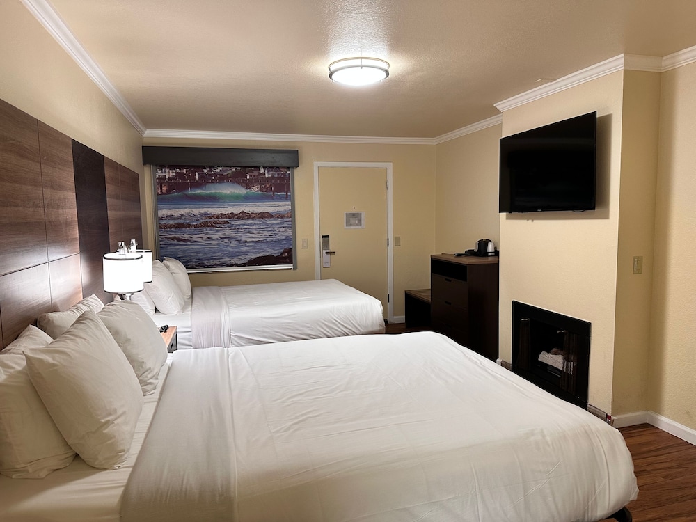 Standard Room, 2 Queen Beds - Photo 9
