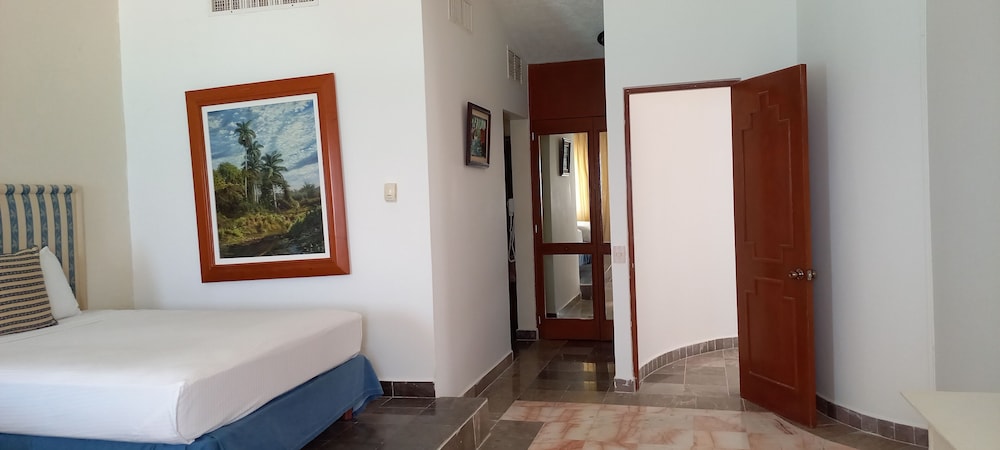 Two Bedroom Ocean View - Photo 2