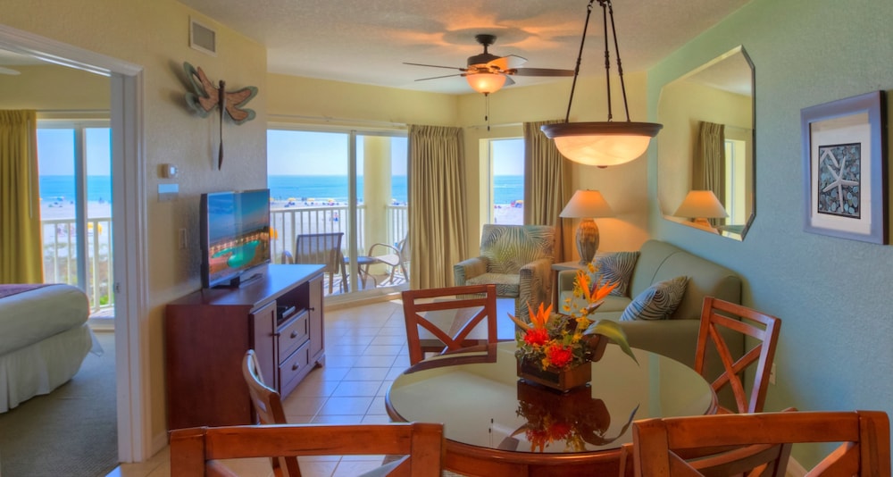 Suite, 2 Bedrooms (Side Gulf view with angled balcony) - Photo 1