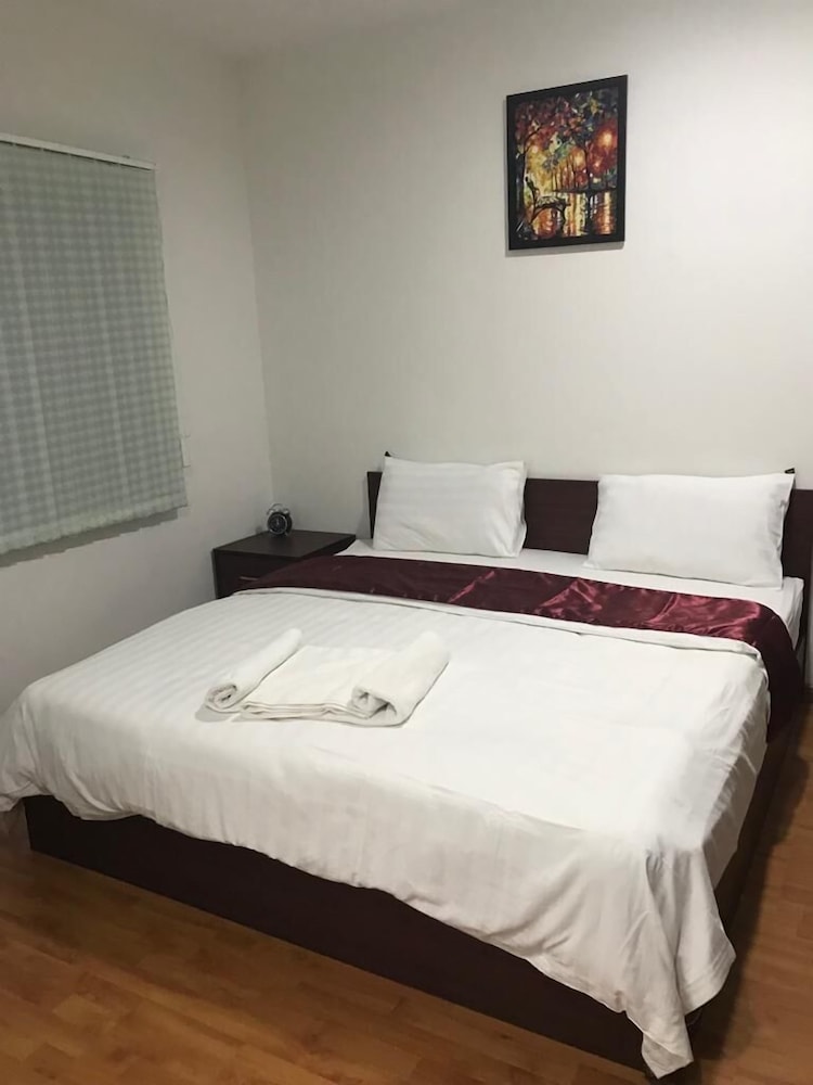 Deluxe Room, 1 King Bed, Balcony photo 1