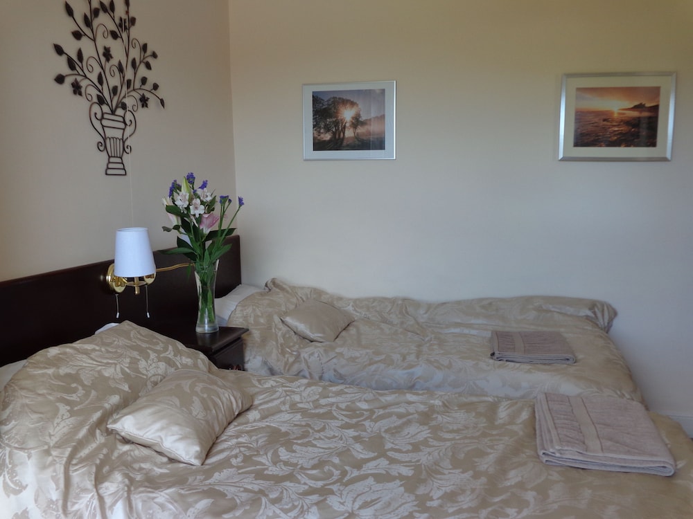 Twin Room, Ensuite photo 3