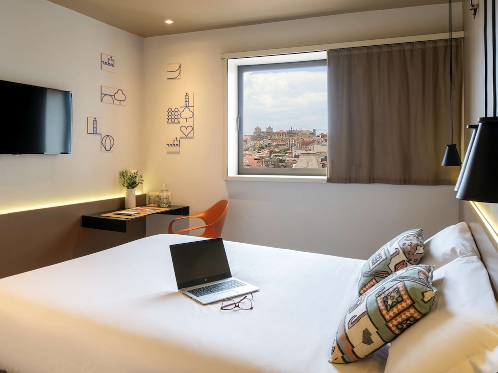 Superior Room City View Twin Bed