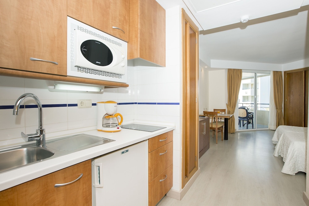 Economy Studio (2 Adults + 1 Child)