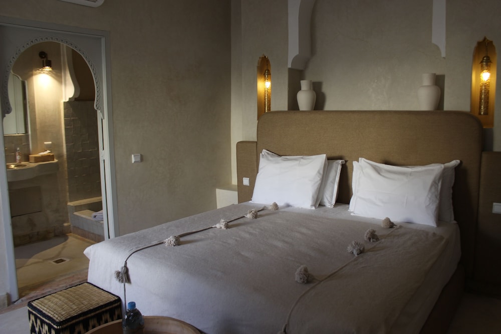 Double or Twin Room (Maria Sahara)