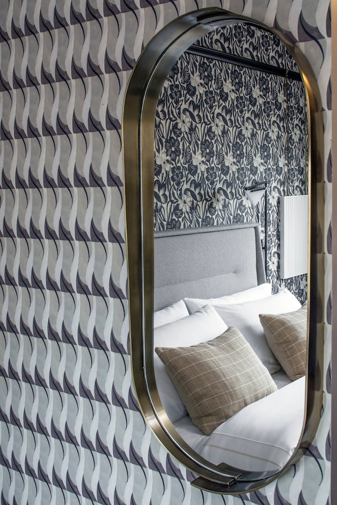 Premier Room, 1 King Bed, City View