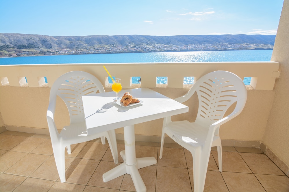 Superior Double or Twin Room, Balcony, Sea View - Photo 7