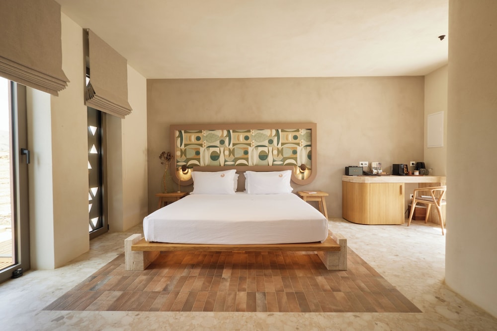 Deluxe Suite with Outdoor Tub - Photo 21