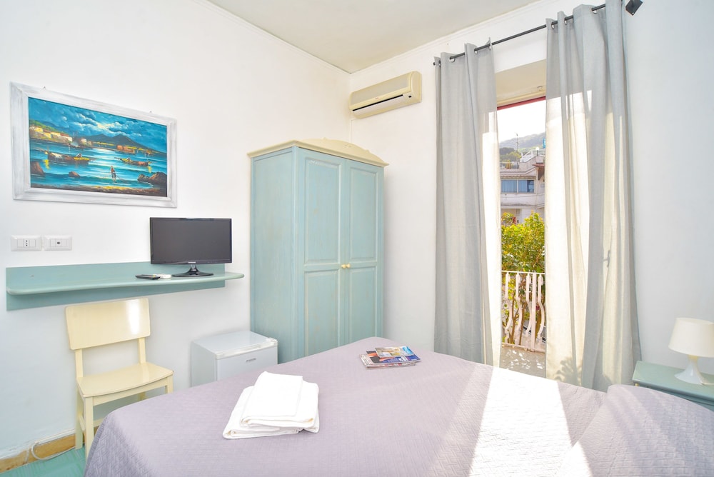 Economy Triple Room