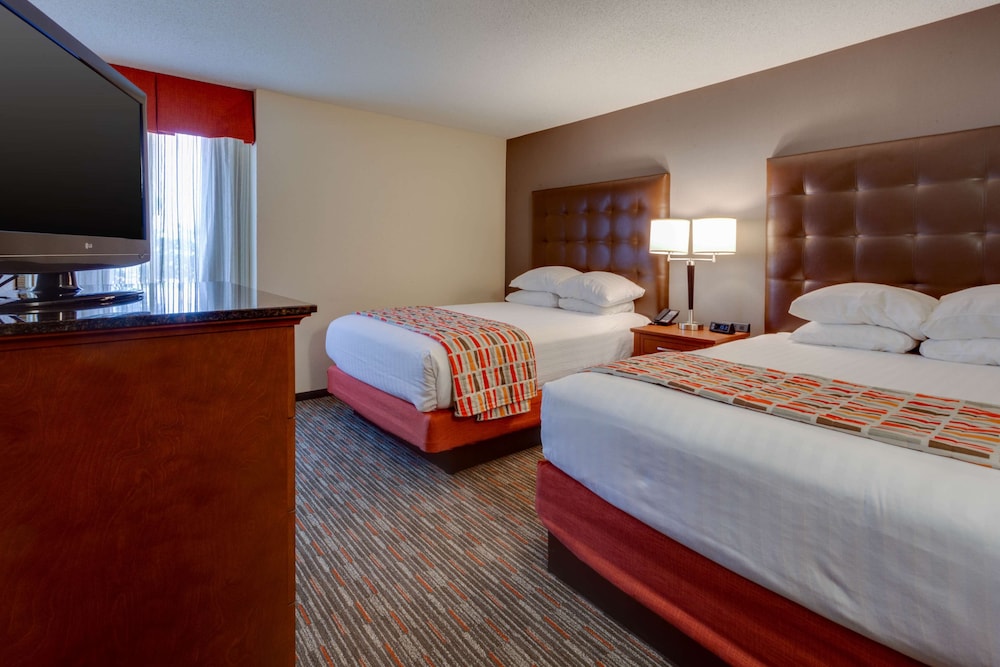Suite, Multiple Beds, Refrigerator & Microwave (Upper Floor) photo 3