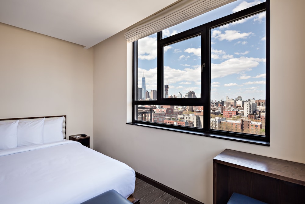 Accessible Premier Queen City View photo 1